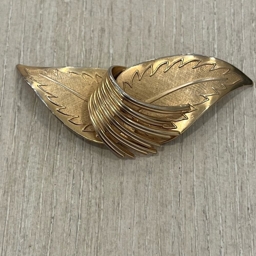 Vintage gold tone Coro brooch
